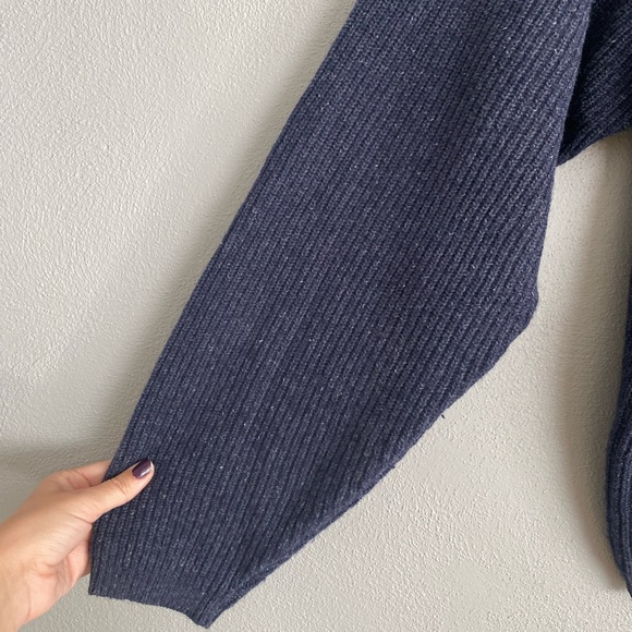 Eddie Bauer Men’s Sweater Size Large Wool V-Neck Navy Blue Soft Warm - Picture 4 of 6